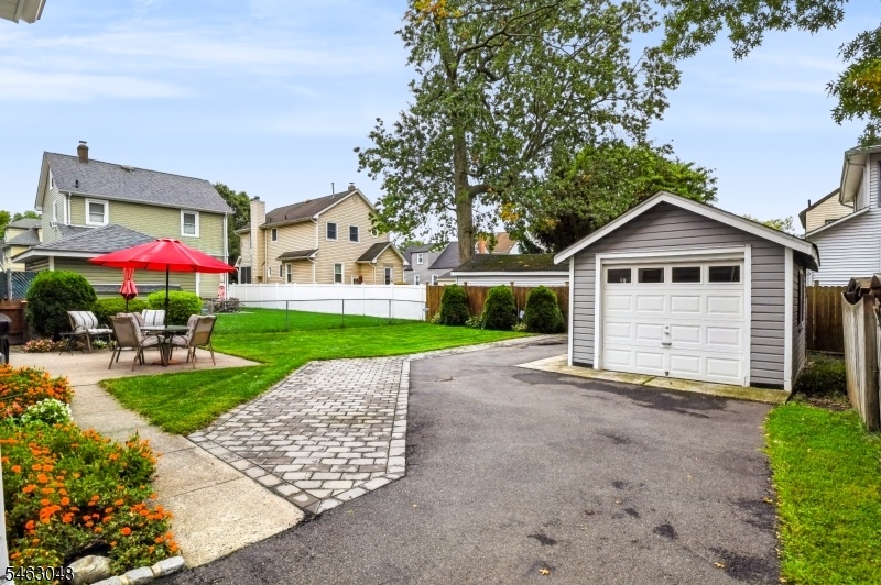 Backyard with 1 Car Garage