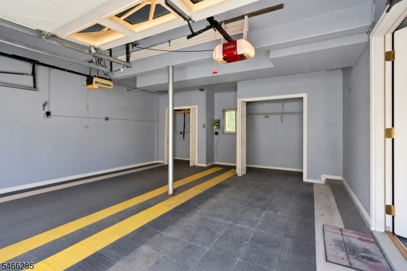 2 CAR GARAGE