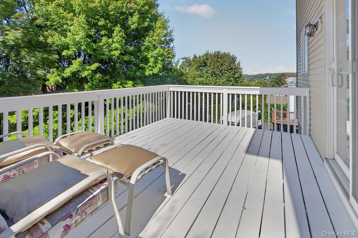 Nice views of the backyard.