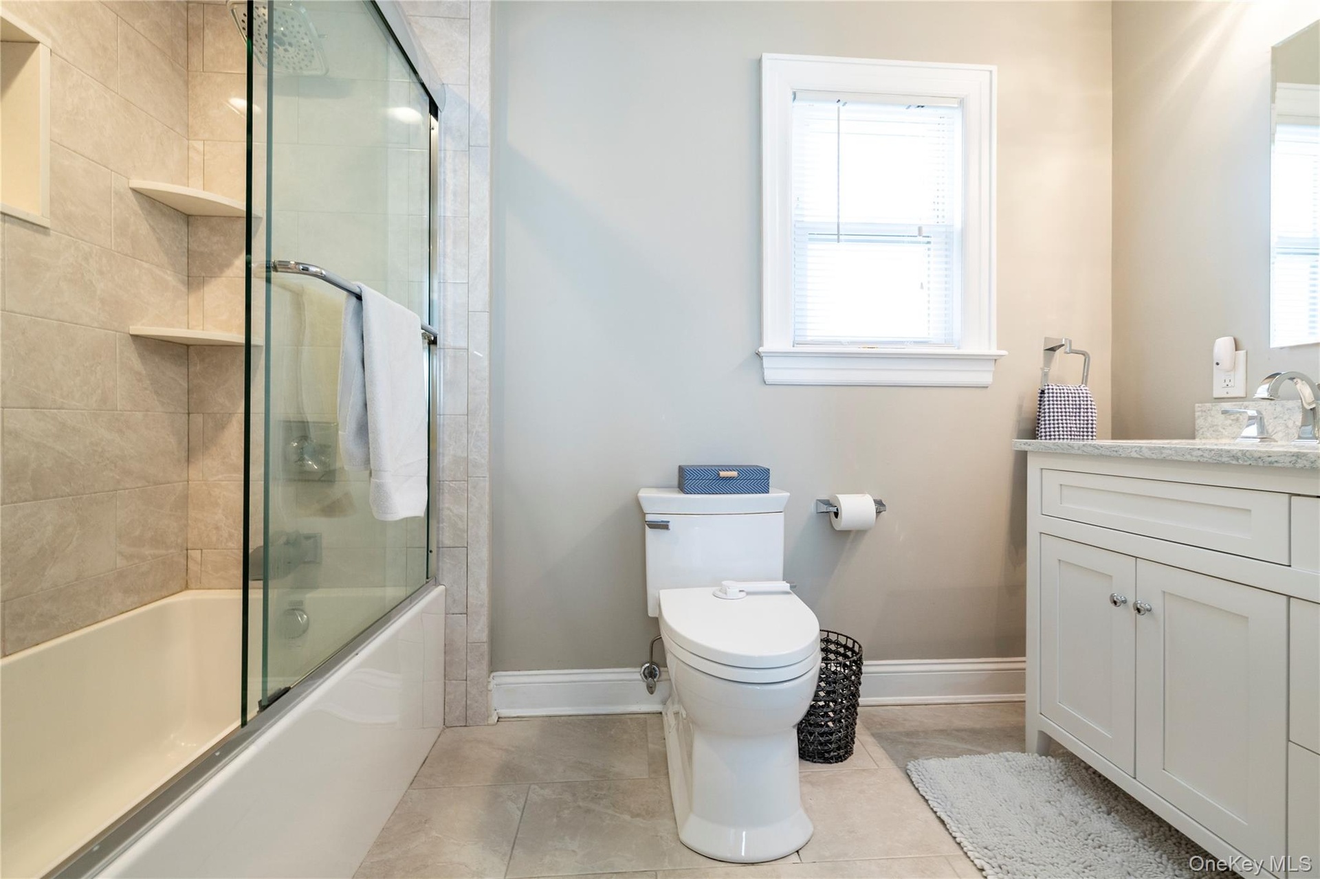 Hall Bathroom Upstairs