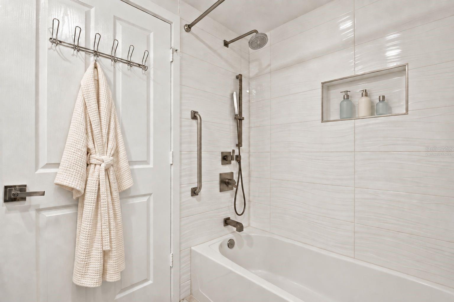 Primaray bath virtually staged