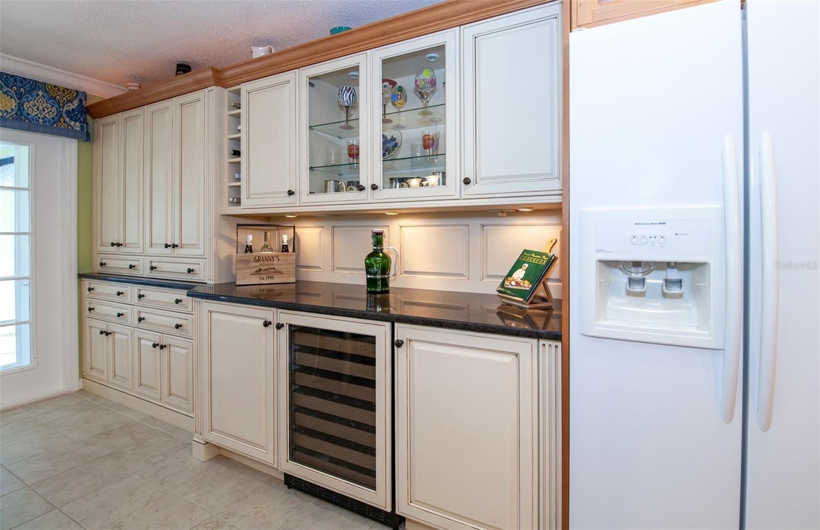 Dry bar and more cabinets!!!
