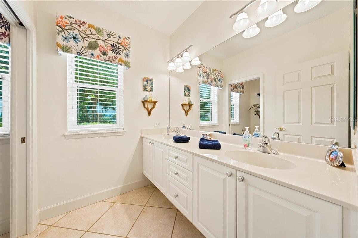 Full bathroom serves the two secondary bedrooms.