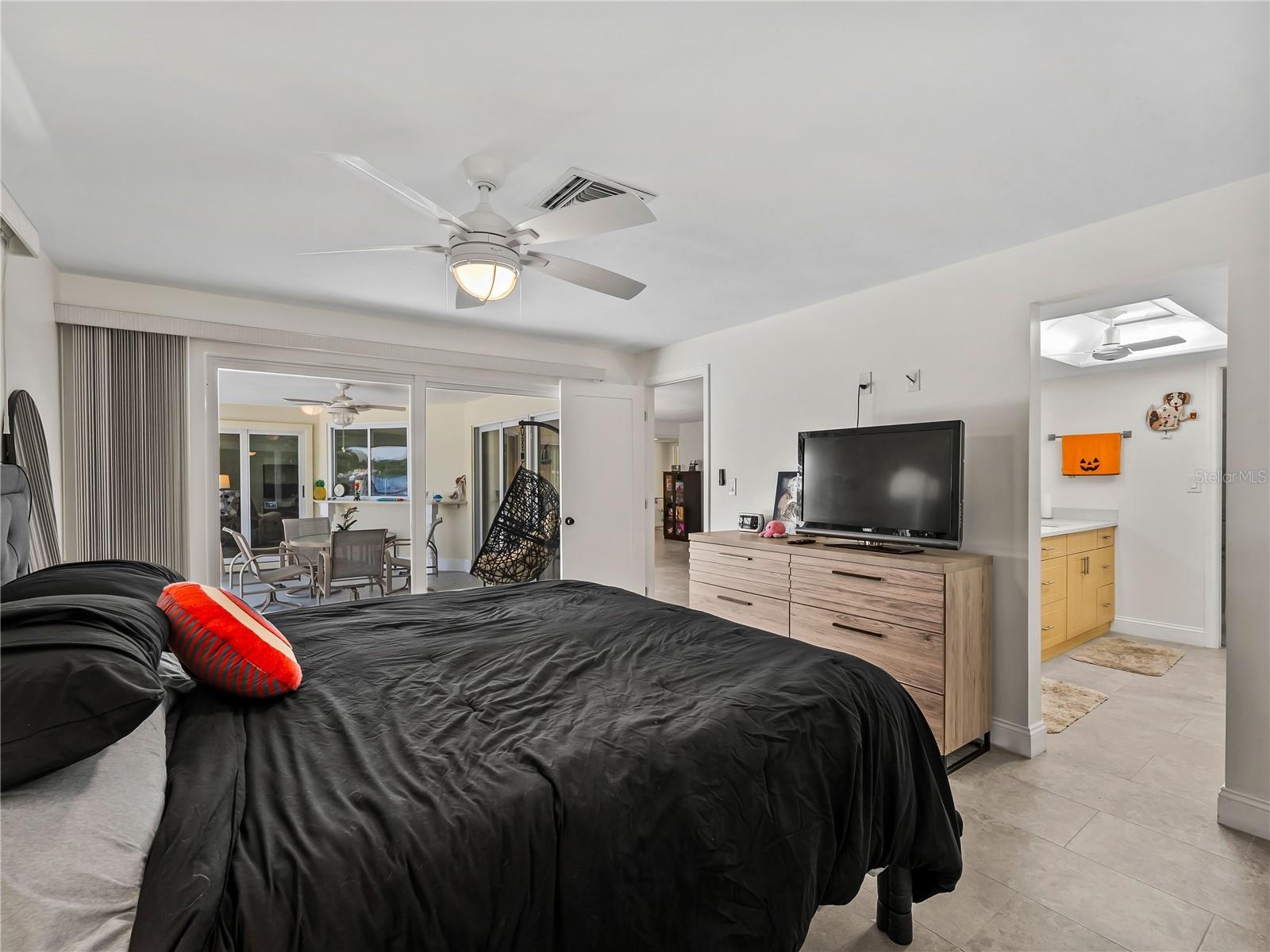 PrimarySuite_2903rdStreet_BonitaSprings_NaturalLight_Entry.jpg
