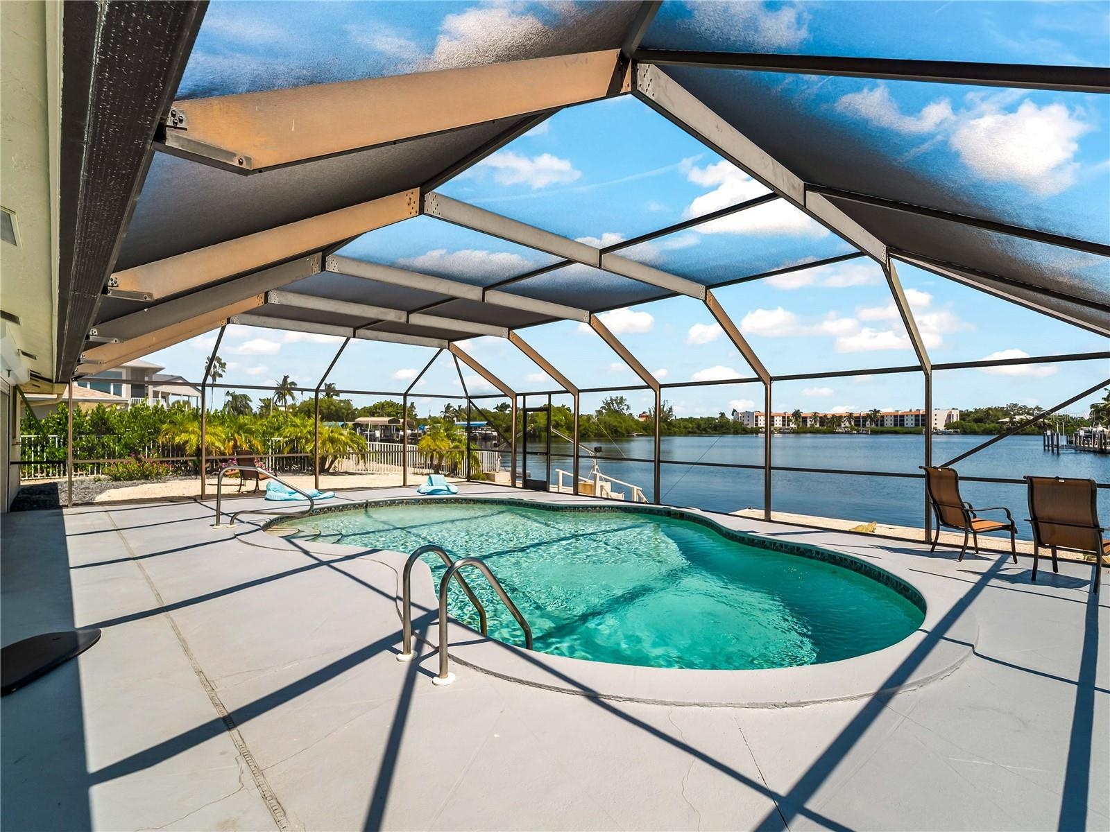 Pool_2903rdStreet_BonitaSprings_ScreenEnclosure_Corner.jpg