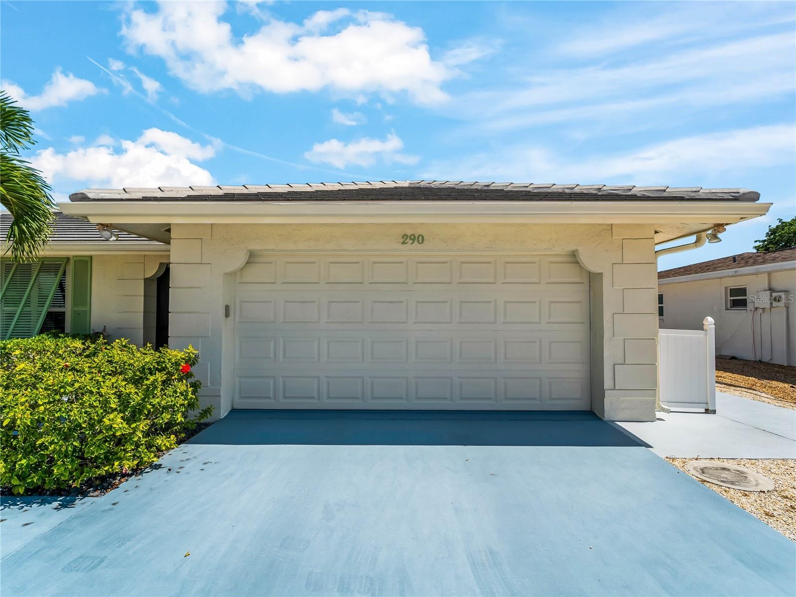 Garage_2903rdStreet_BonitaSprings_TwoCarGarage_Daylight.jpg
