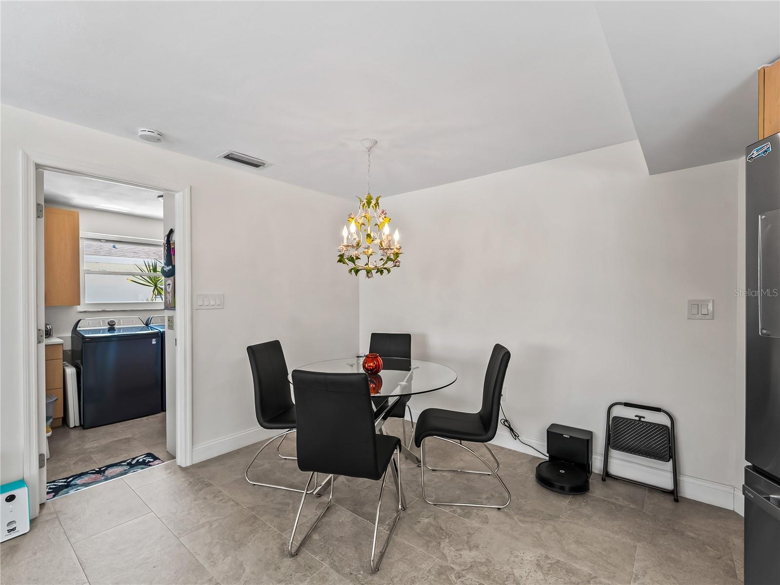 BreakfastNook_2903rdStreet_BonitaSprings_NaturalLight_Corner.jpg