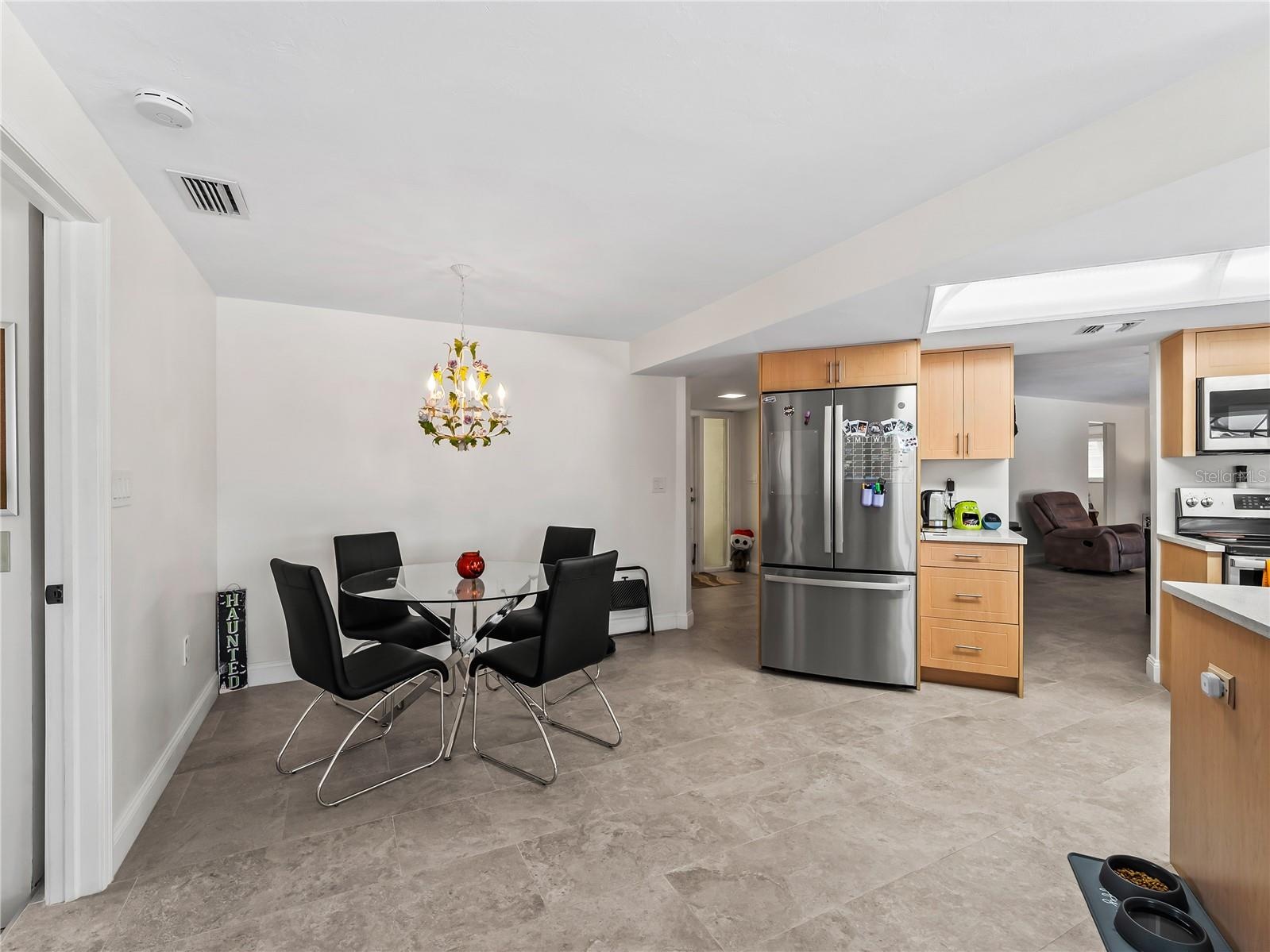 BreakfastNook_2903rdStreet_BonitaSprings_OpenConcept_KitchenView.jpg