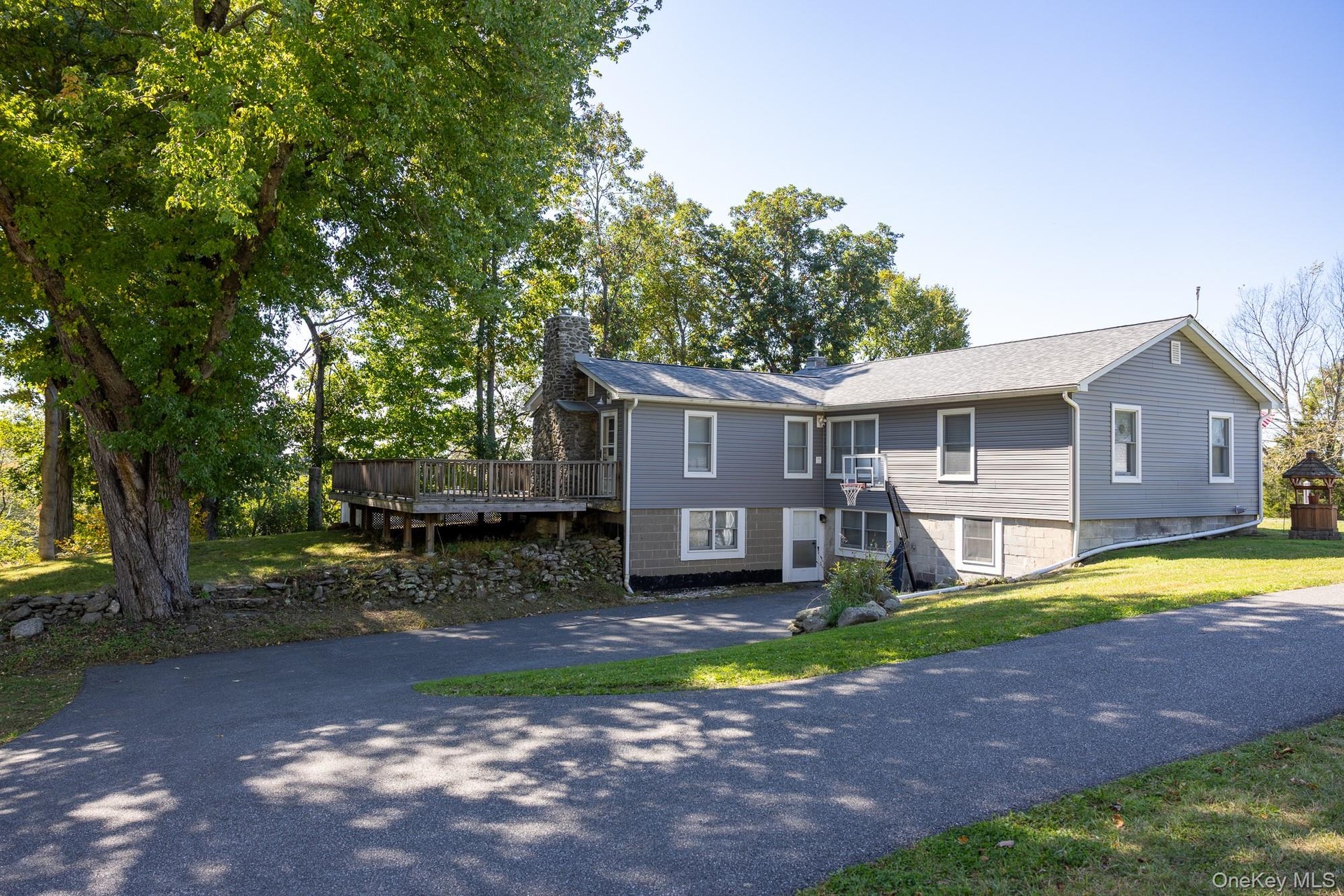 Generous driveway area with convenient access to the residence and barn surrounded by trees.