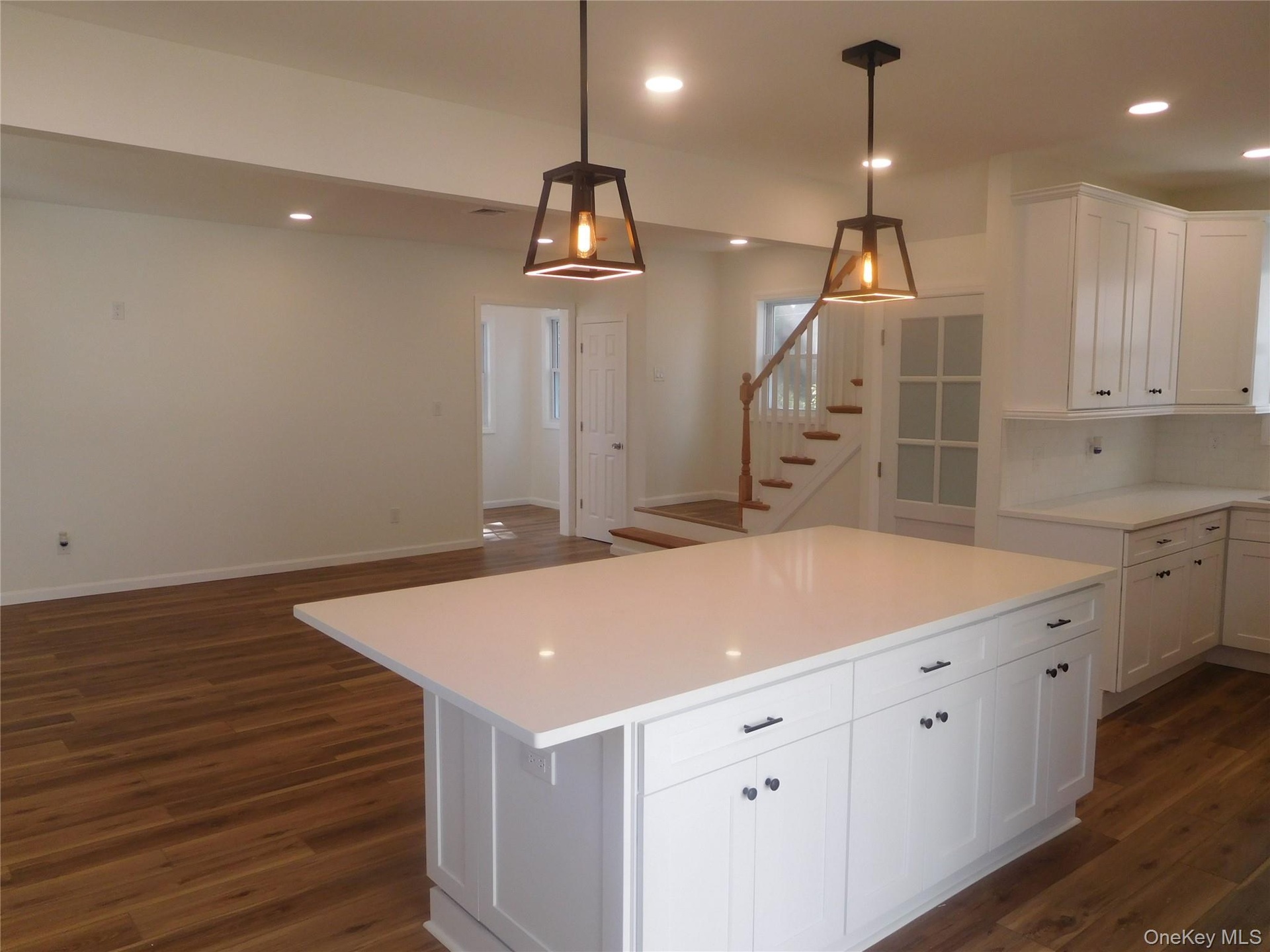 QUARTZ COUNTER TOP