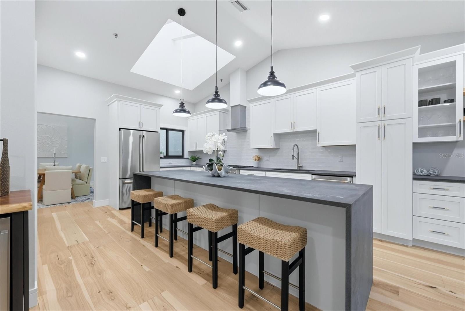 Exceptional kitchen with Quartz counter and large kitchen island