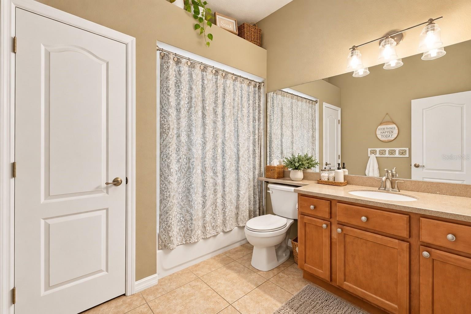 Guest bathroom #1