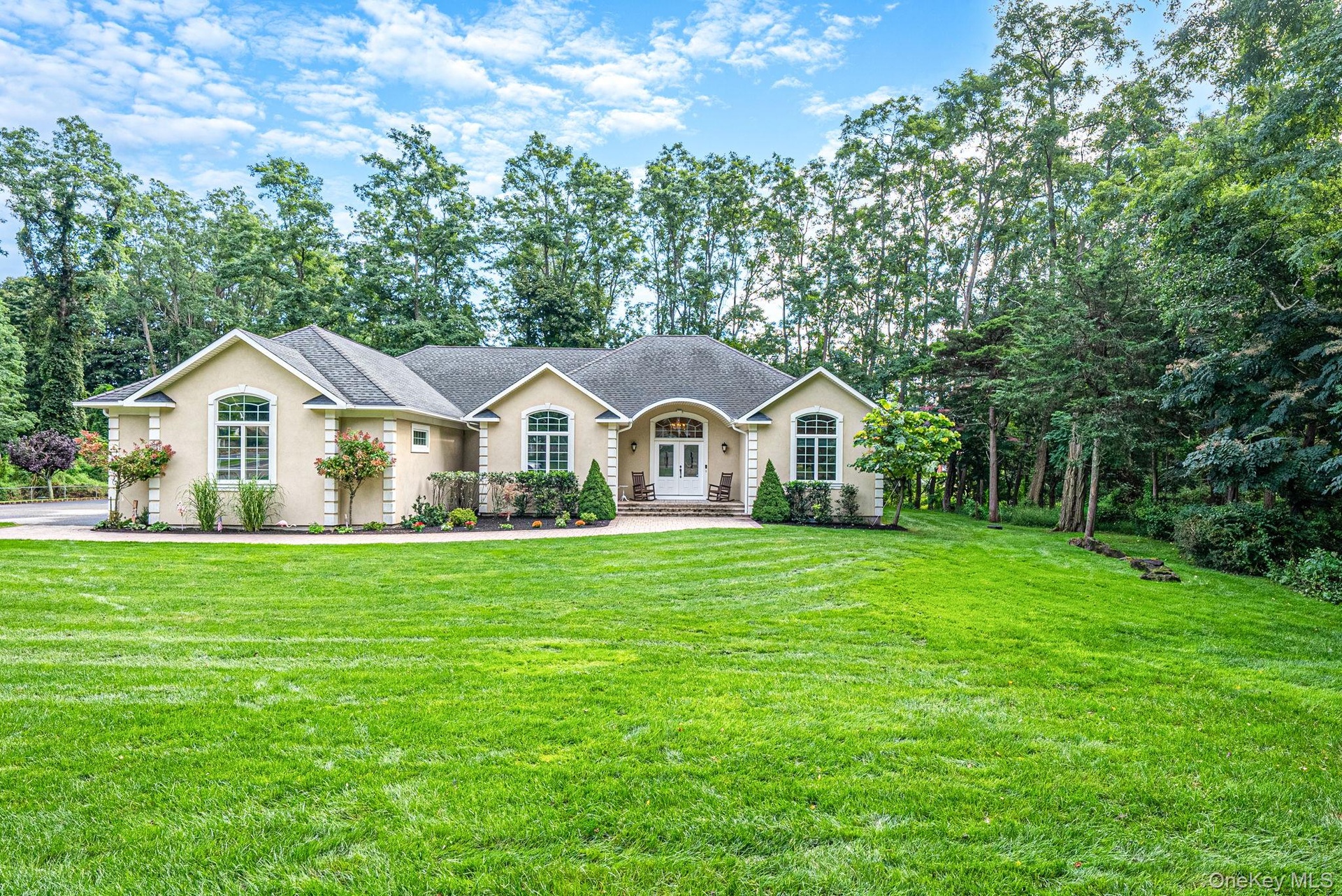 11 Valentine Road Shoreham - Stucco exterior with arched windows - 1.63 acres Shoreham North