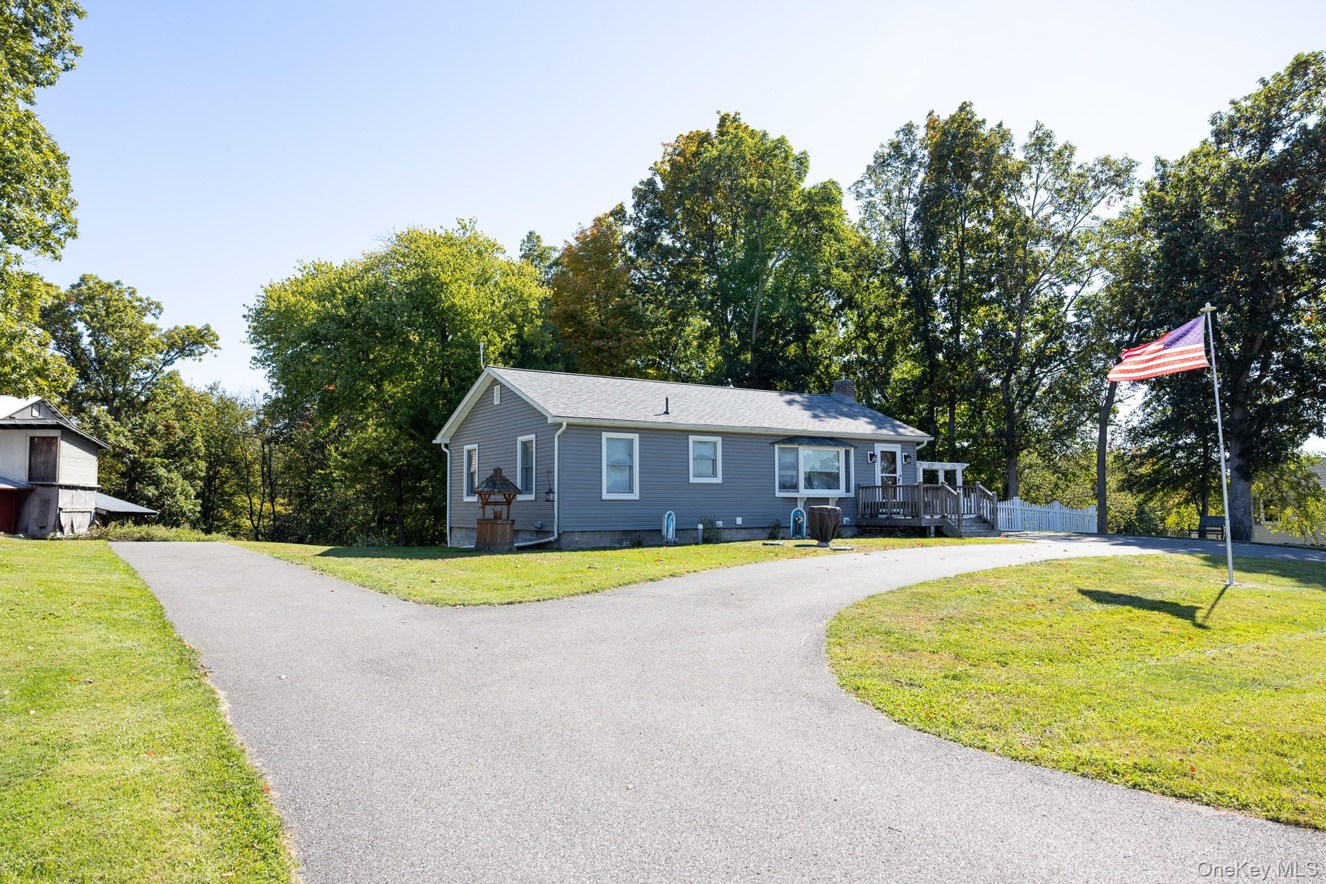 The view towards the residence along the driveway that leads to both the residence and the barn.