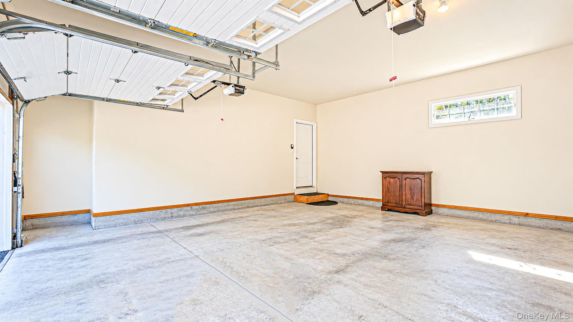 Spacious garage
