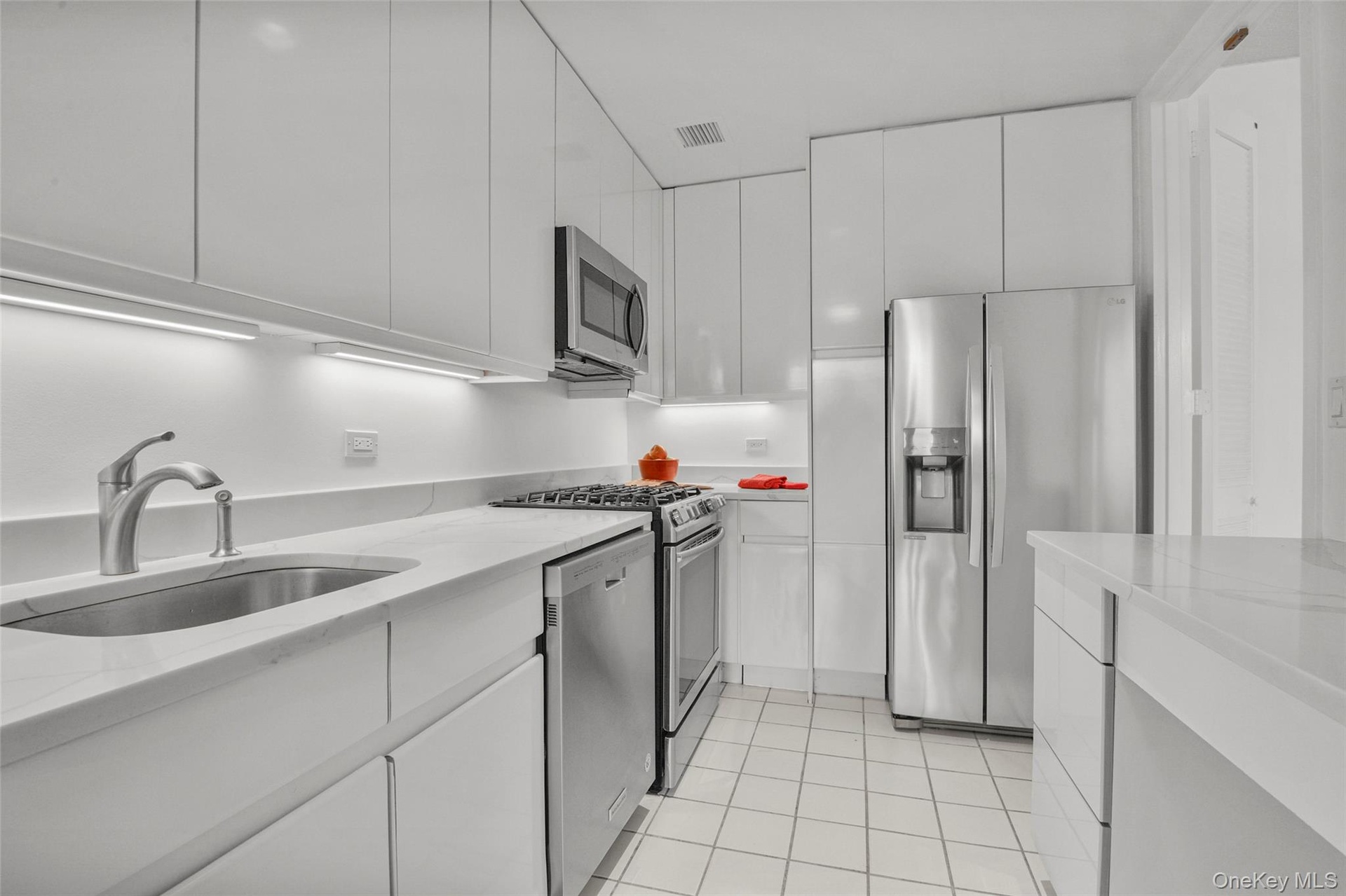 All White/Neutral Kitchen