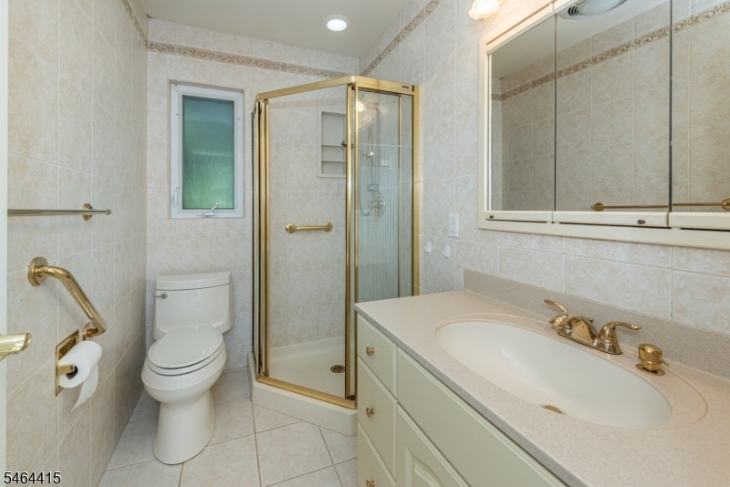 1st Floor Bathroom