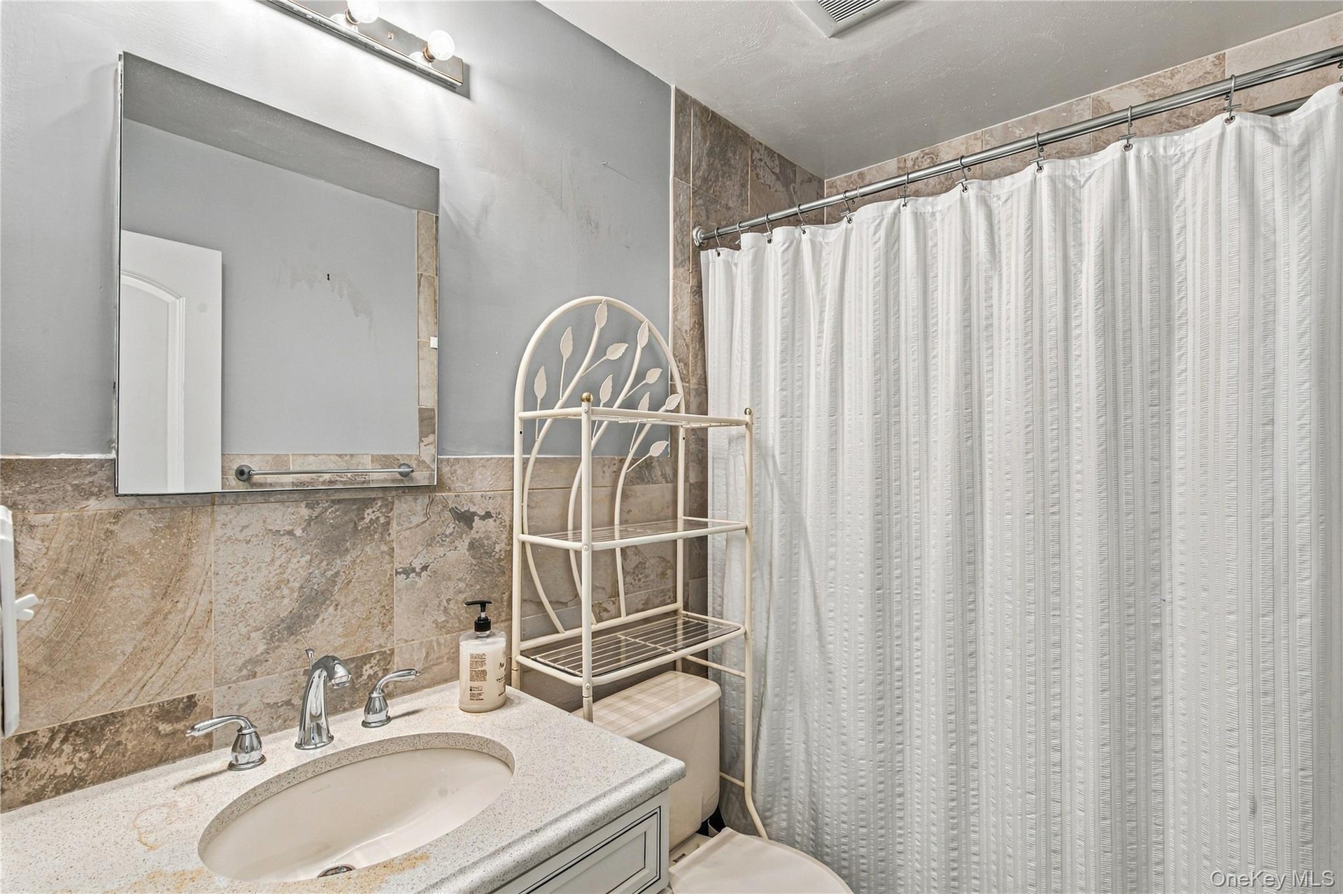 3rd floor Common Bathroom
