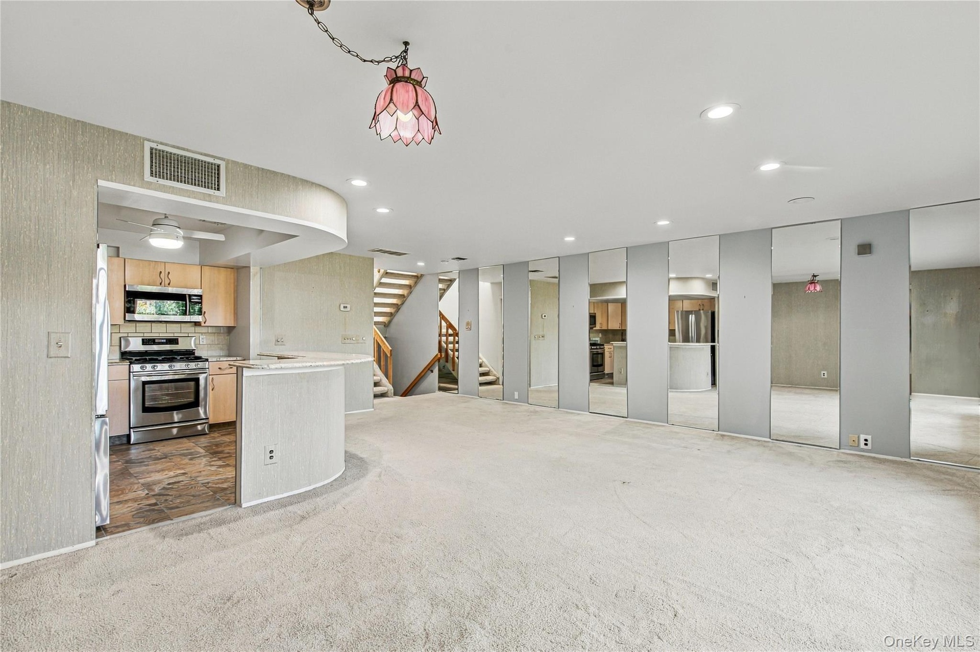 Living room/ dining