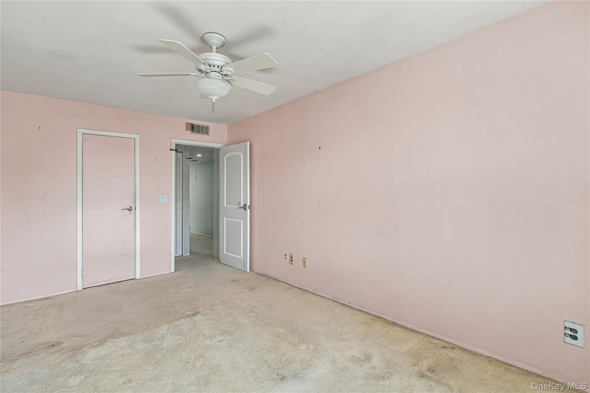 3rd floor Bedroom