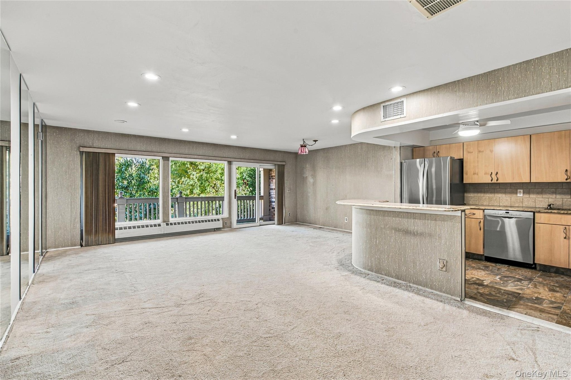 Living room/ dining