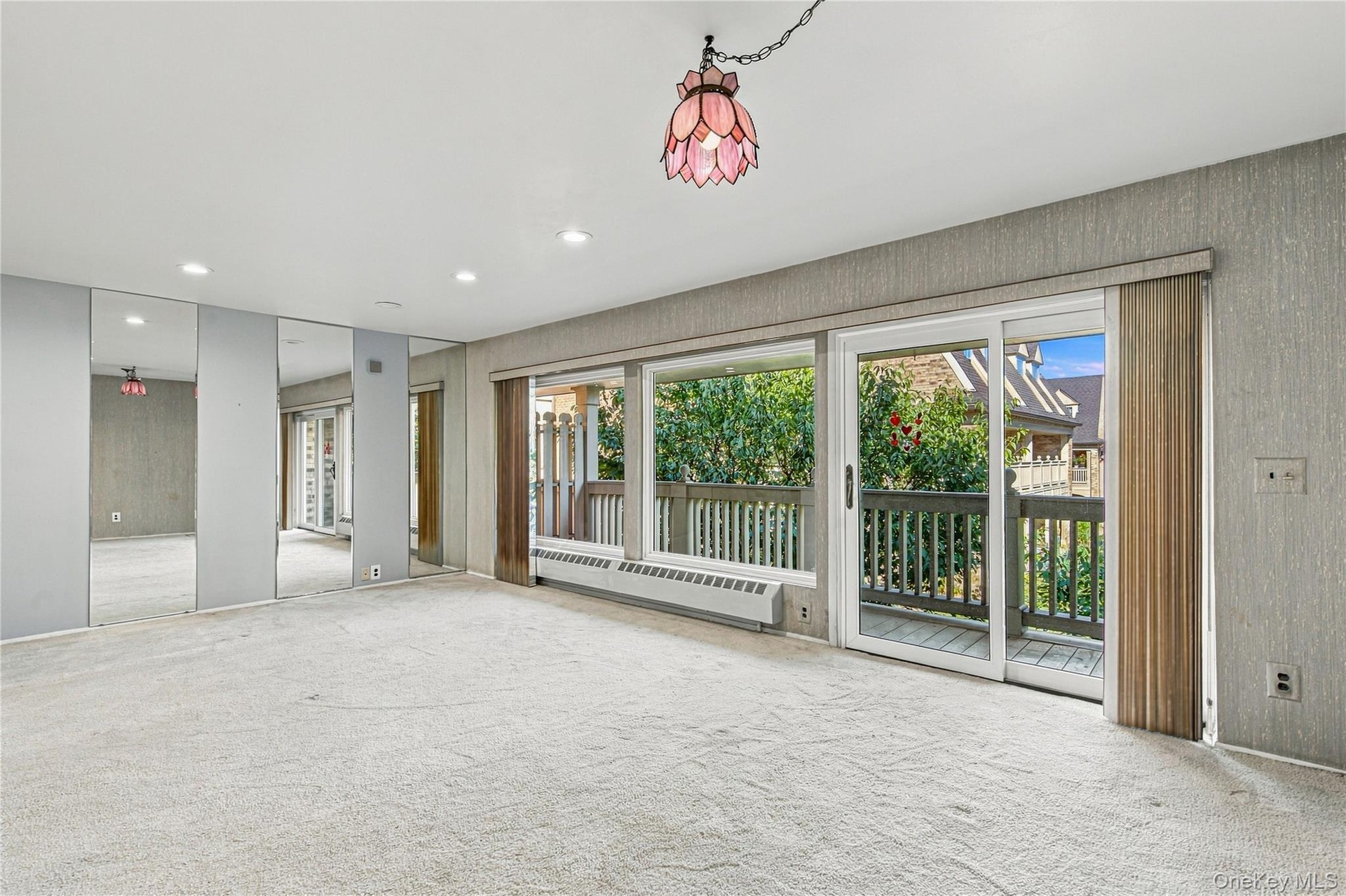 Living room/ dining