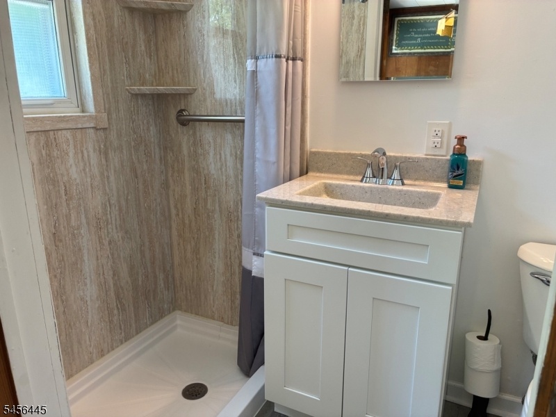 1st Floor Bathroom