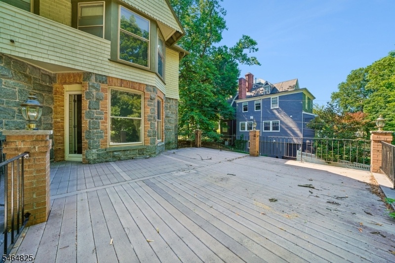 Large Deck/patio