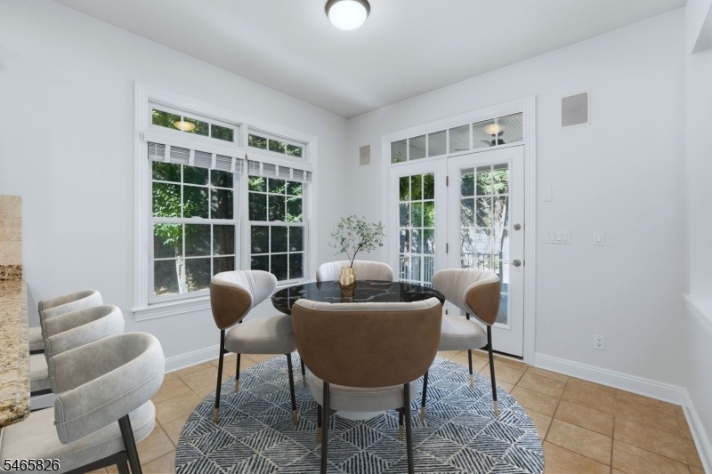 VIRTUALLY STAGED Kitchen Table