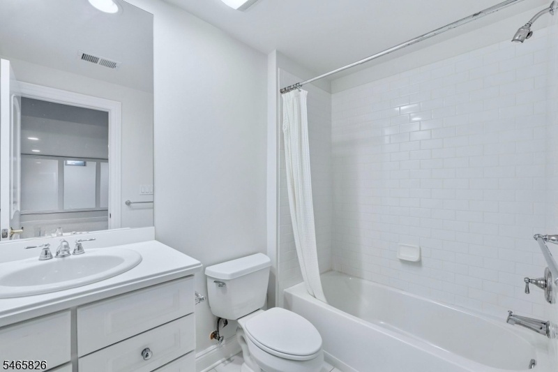 Full Bath/Ground
