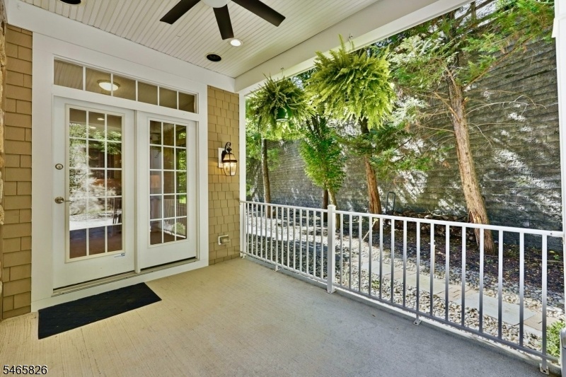 Covered Porch w/Fan