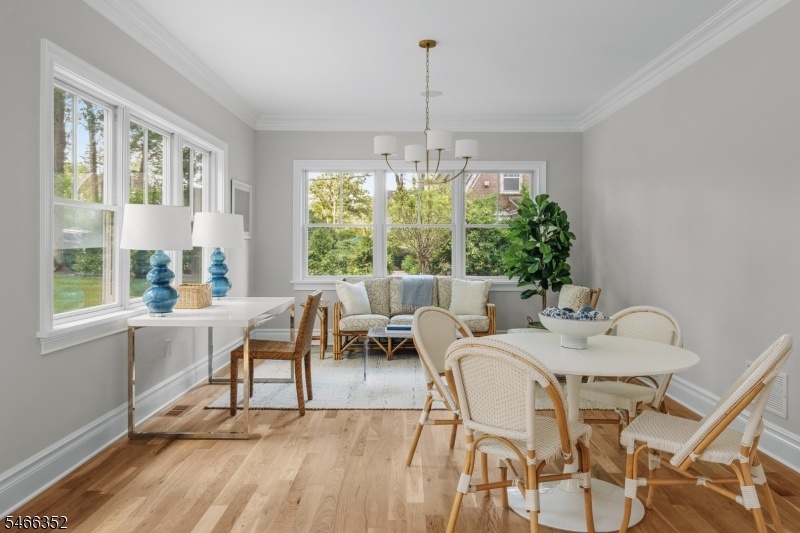 Breakfast Area/Sitting Room