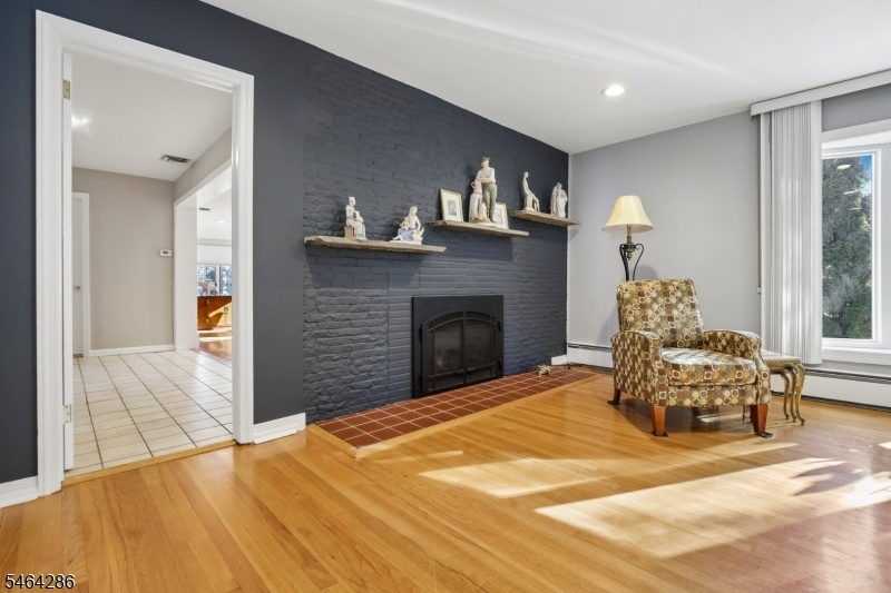 Living room w/ Fireplace