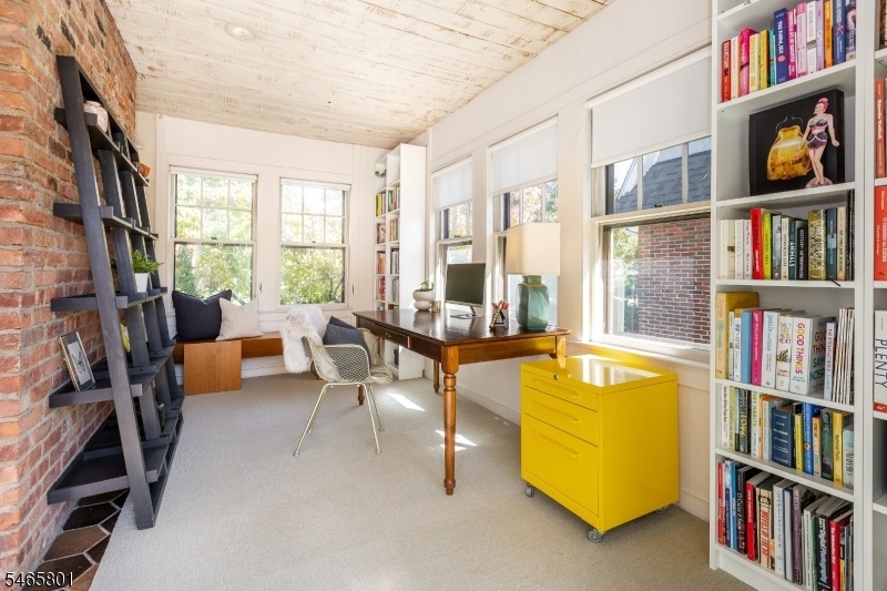 Sunroom/Den