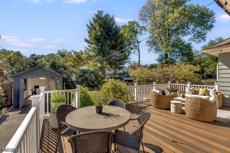 Deck & Yard