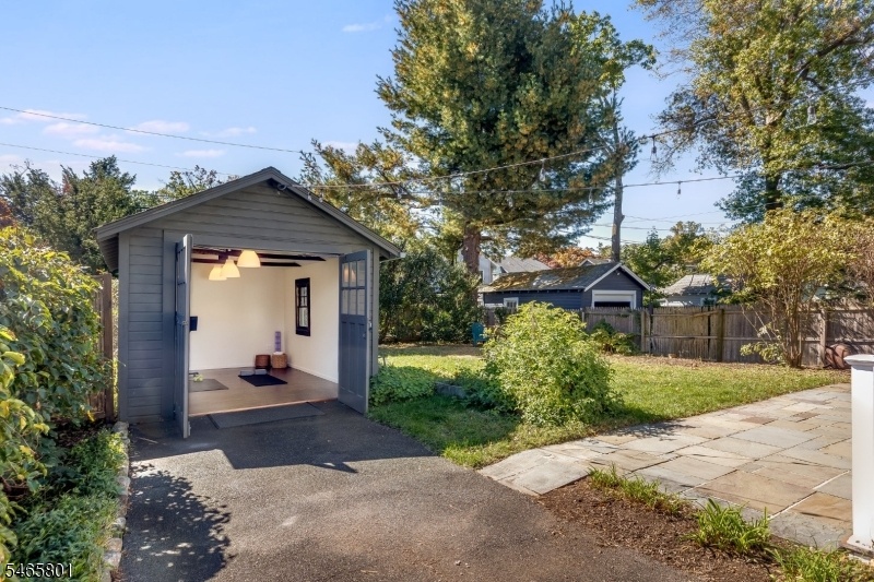 Garage & Yard