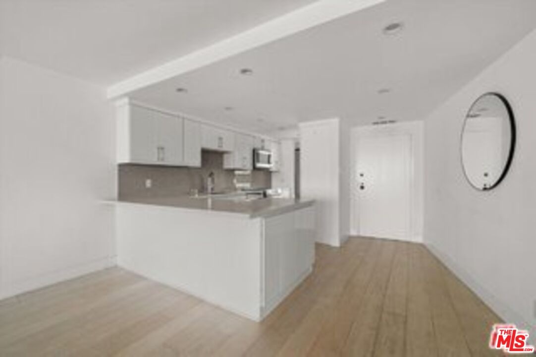 Breakfast bar