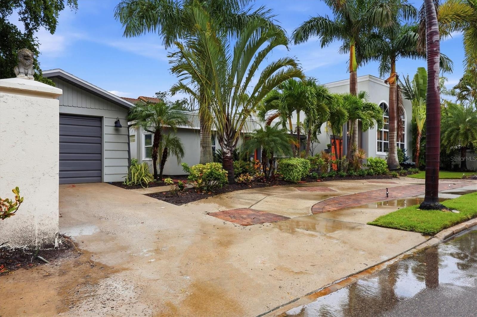 Drive Way - Detached garage