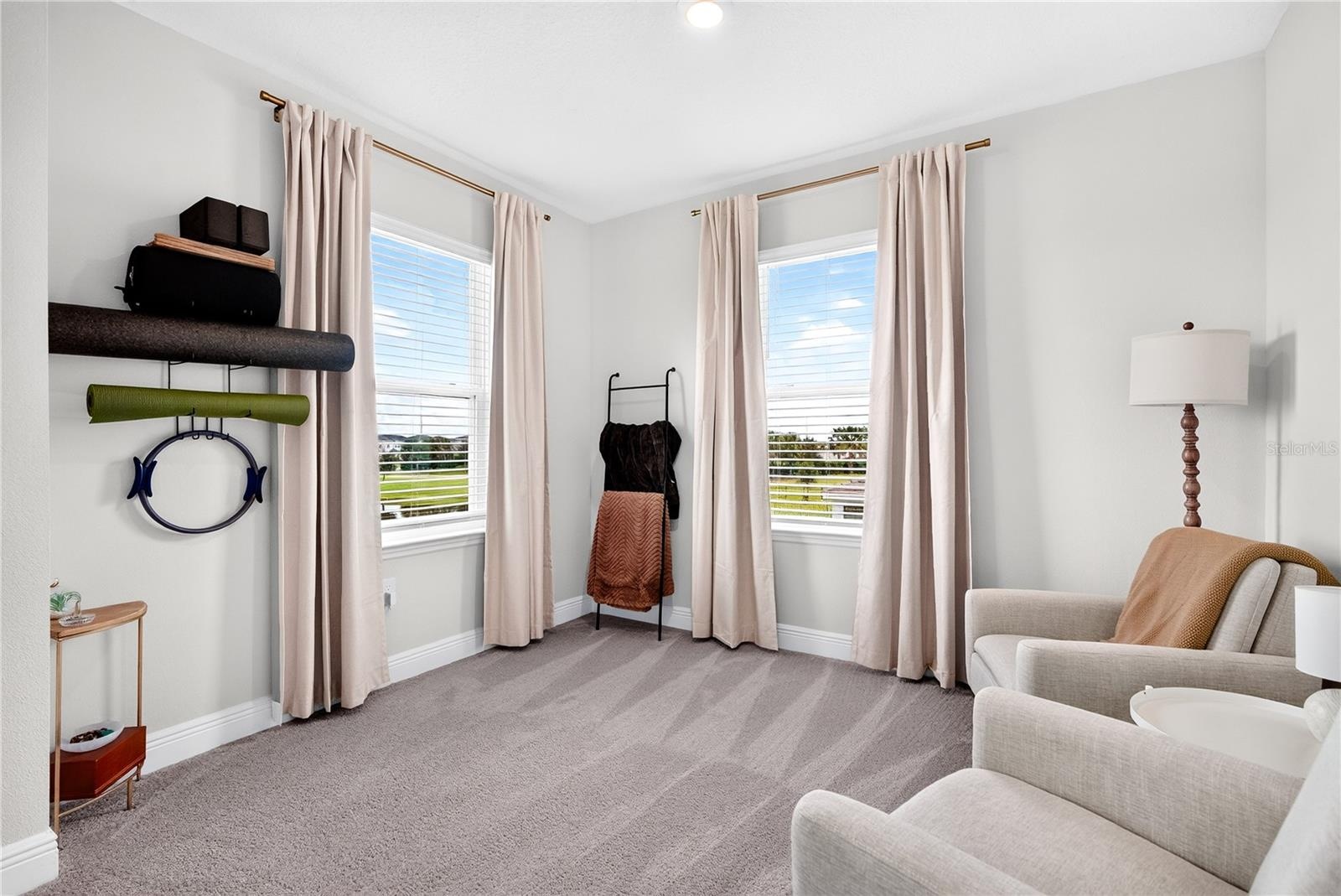 Sitting area in primary bed