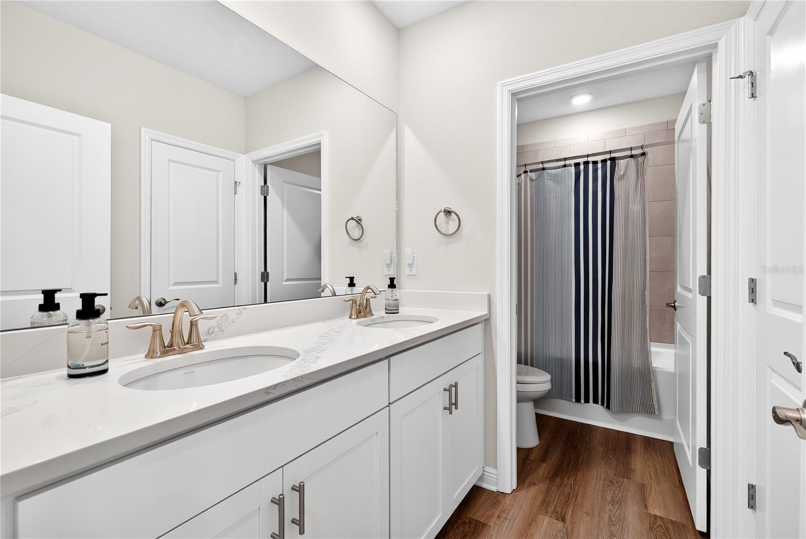 Upstairs full bath