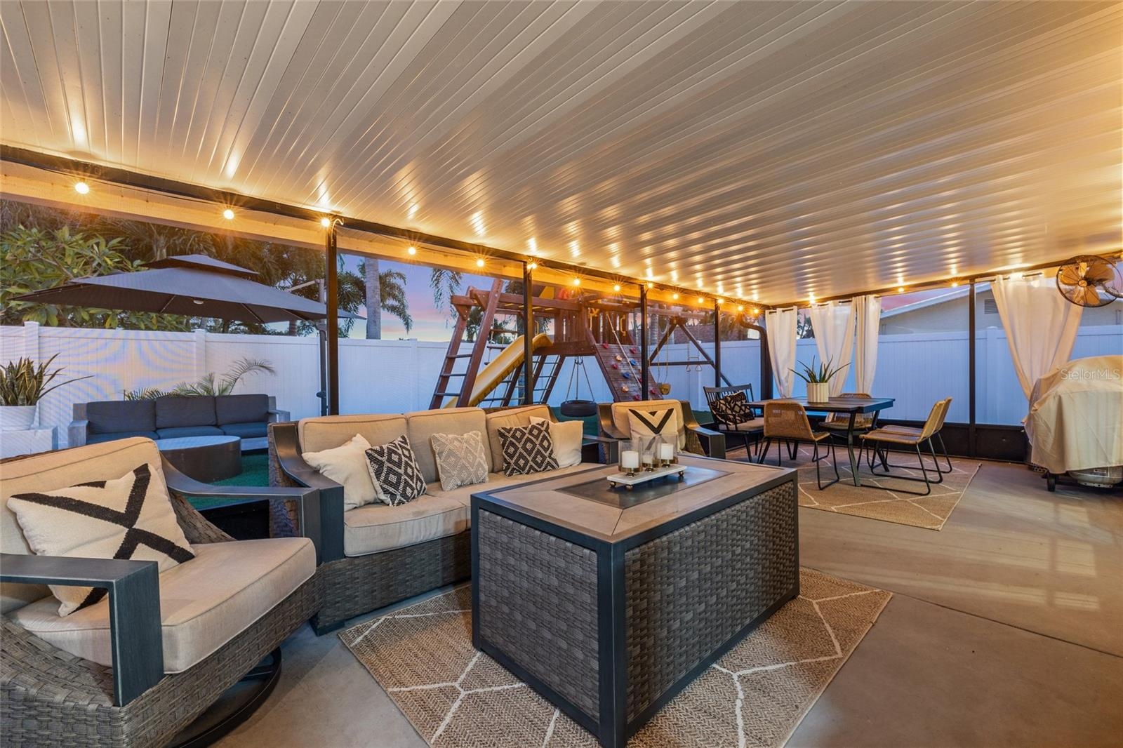Screened-in Back Patio