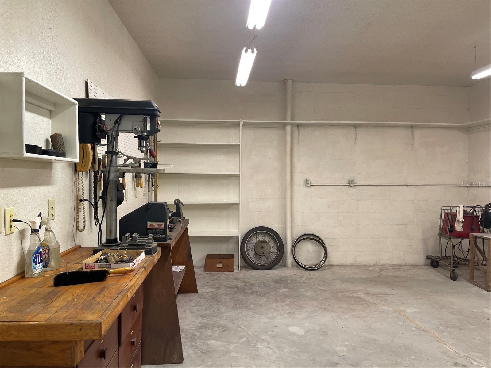 plenty of electric outlets in the workshop on first floor
