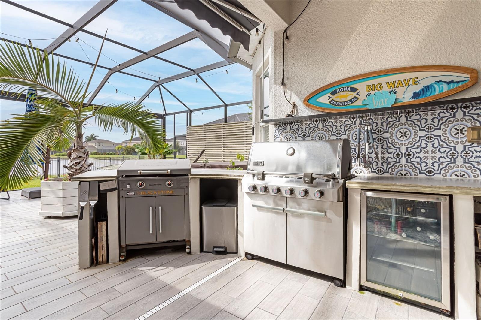 Take your outdoor entertaining to the next level with a kitchen and BBQ grill.