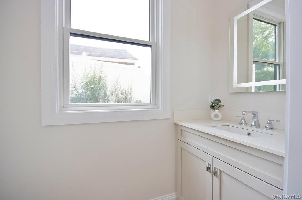 Entry level 1/2 bath.