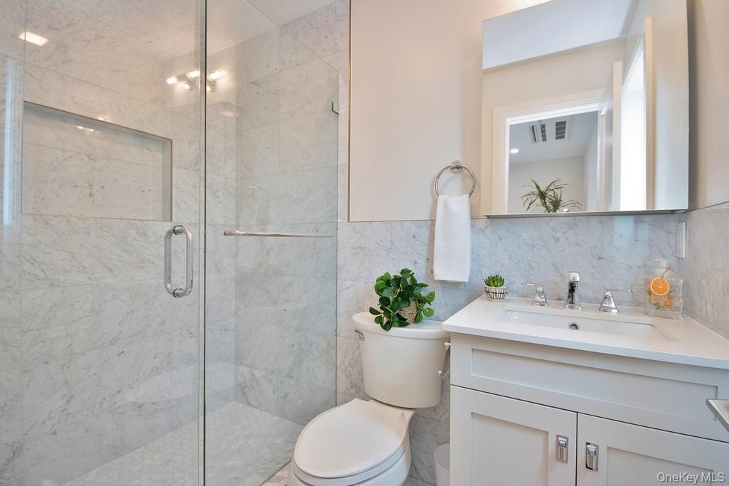 Fourth floor full bath.