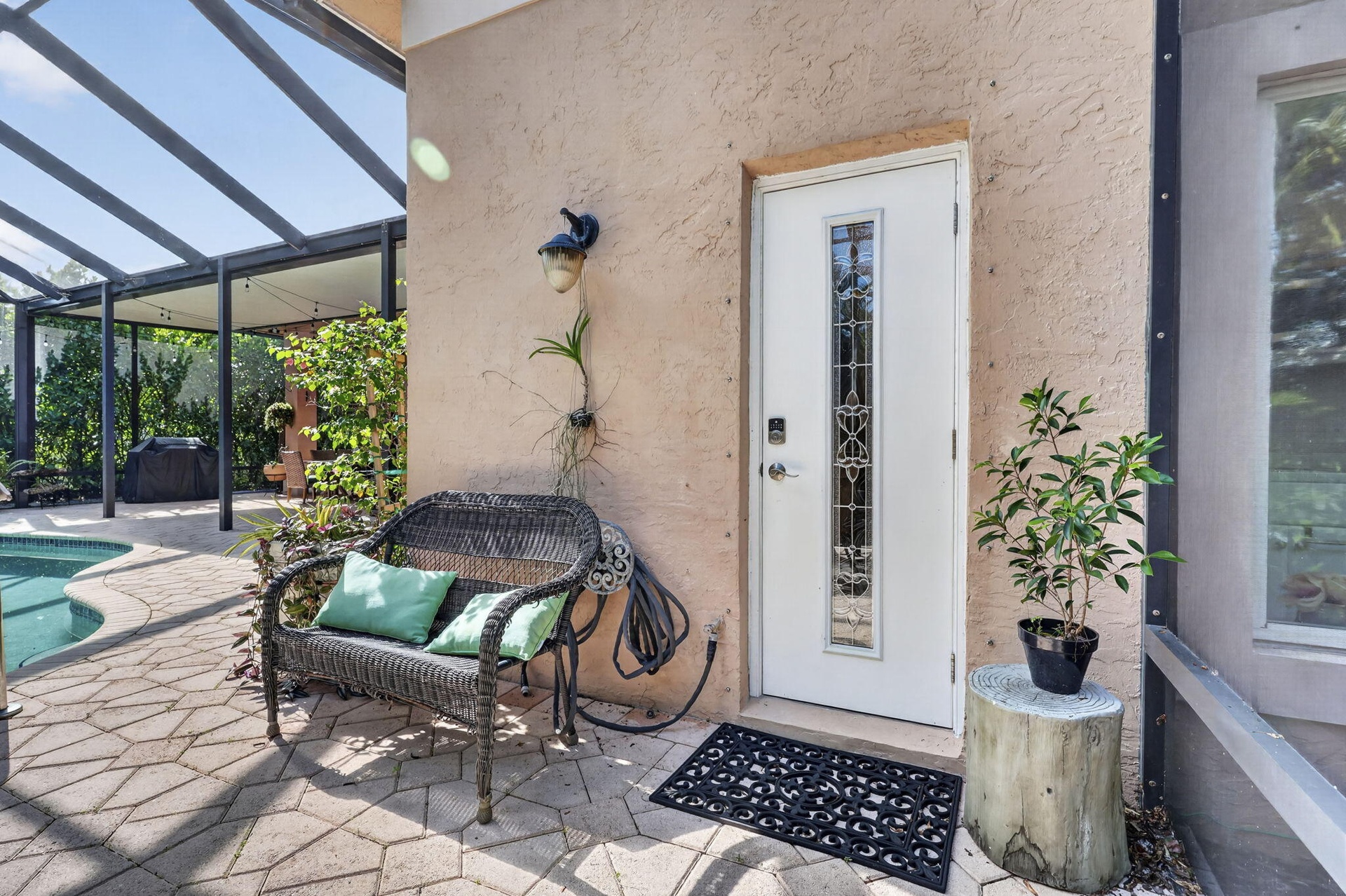 4th bedroom private suite entrance