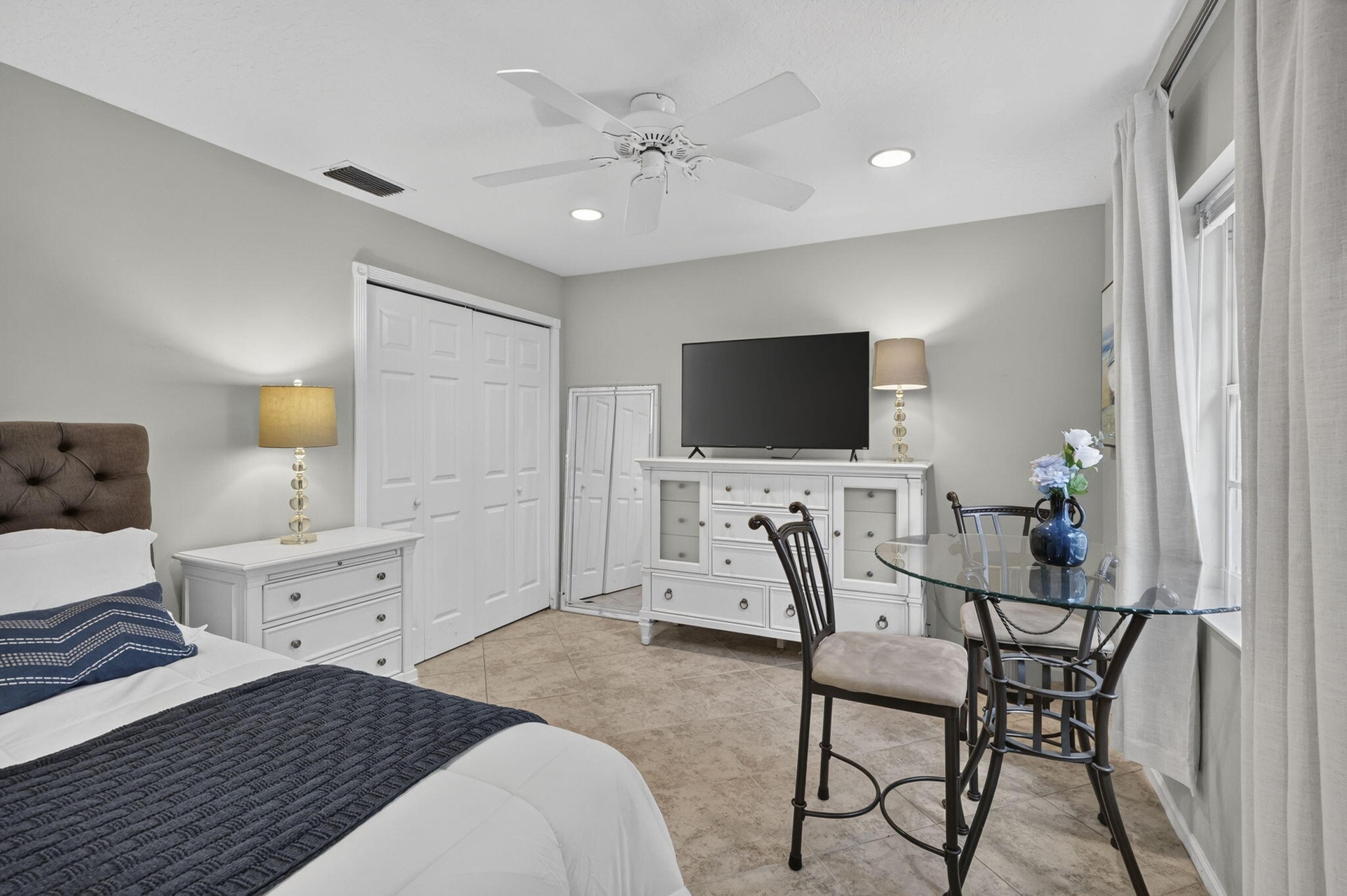 4th bedroom in the private suite