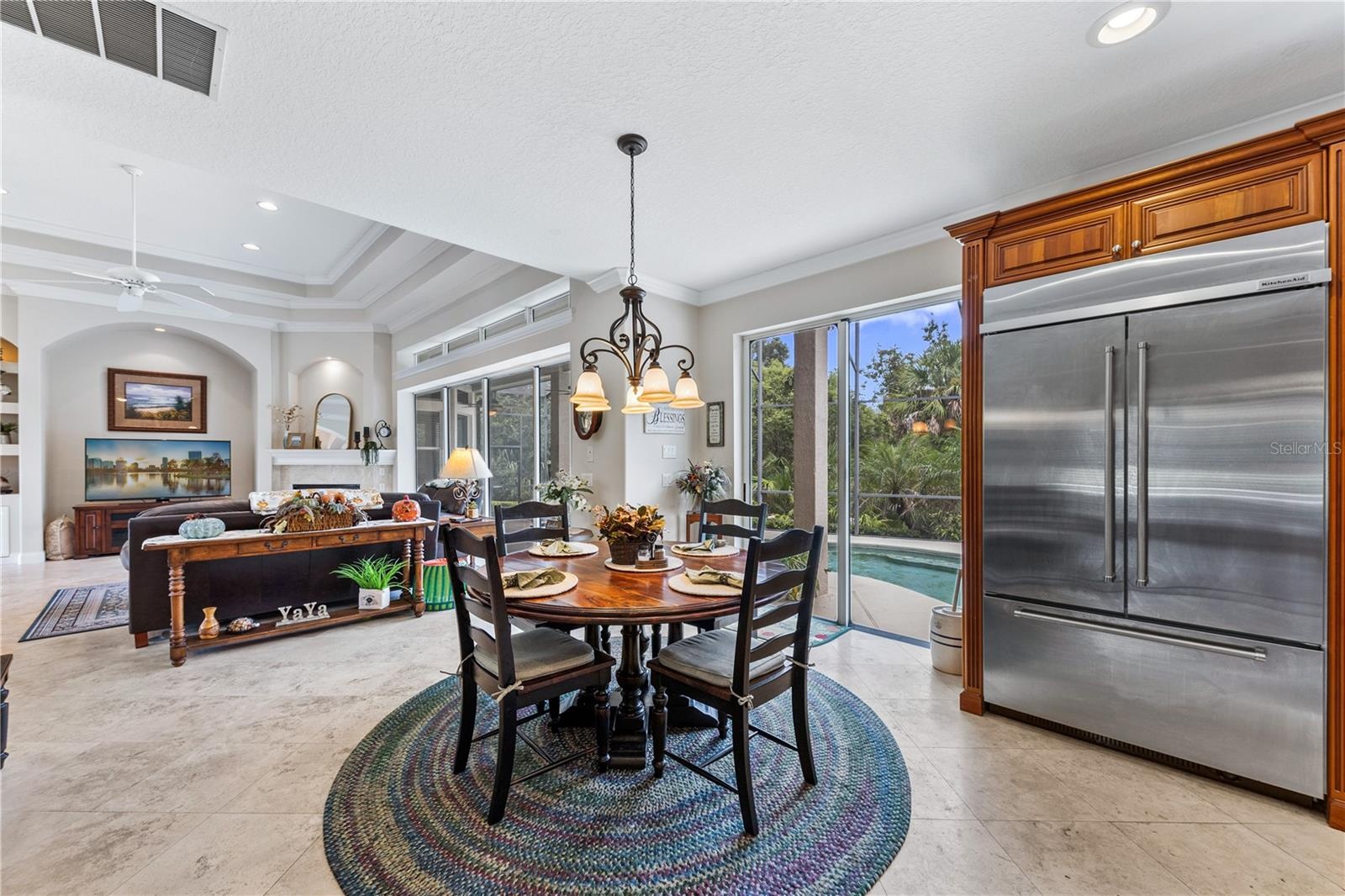 FAMILY ROOM AND EIK