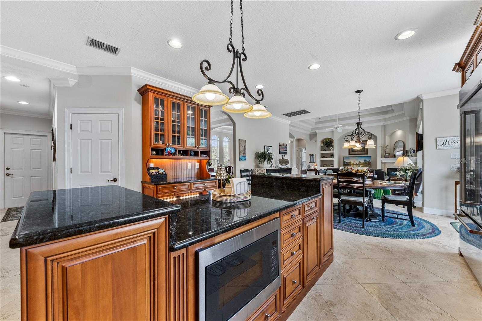 KITCHEN ISLAND