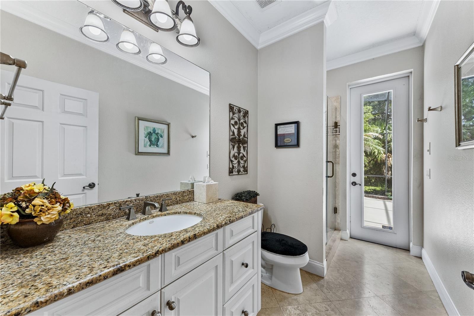 BATHROOM 2 W POOL ACCESS